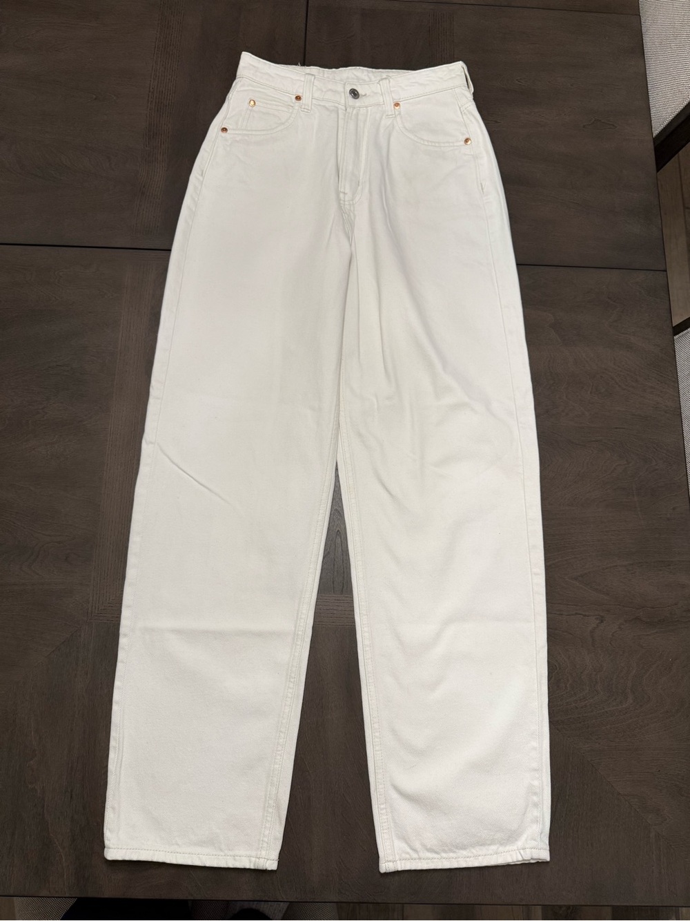 H&M &DENIM 90’s Baggy Jeans Ultra High Waist White/ Off-White EUC size 4
